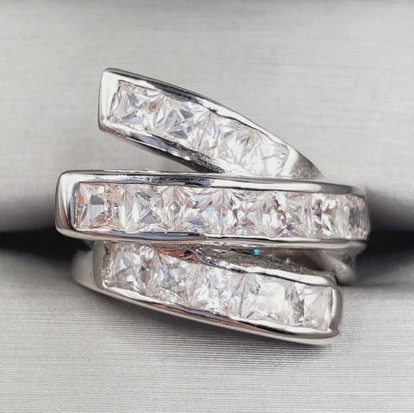 Modern Bypass Ring - Picture 1 of 7